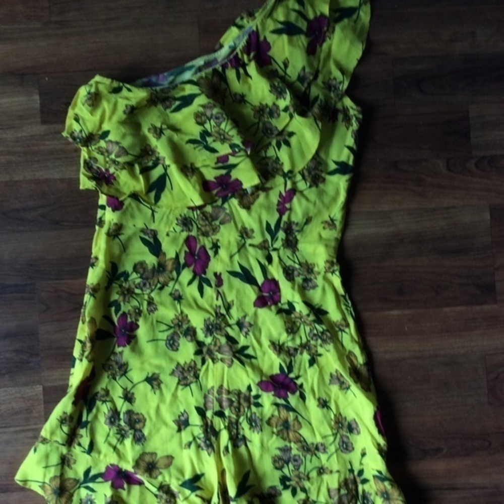 Scripted One Shoulder Ruffled Floral Romper - Picture 5 of 6
